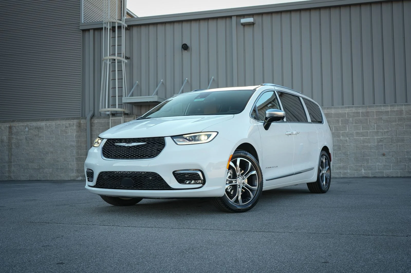 2026 Chrysler Pacifica Pinnacle's photo