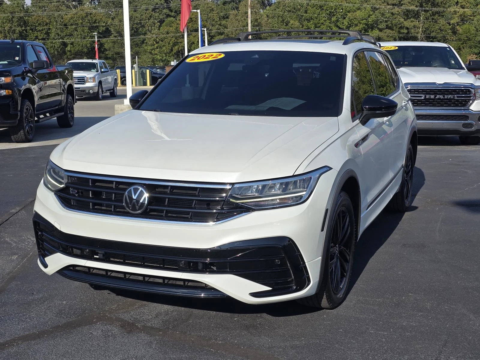 Used 2022 White Volkswagen 2.0T SE R-Line Black image 3