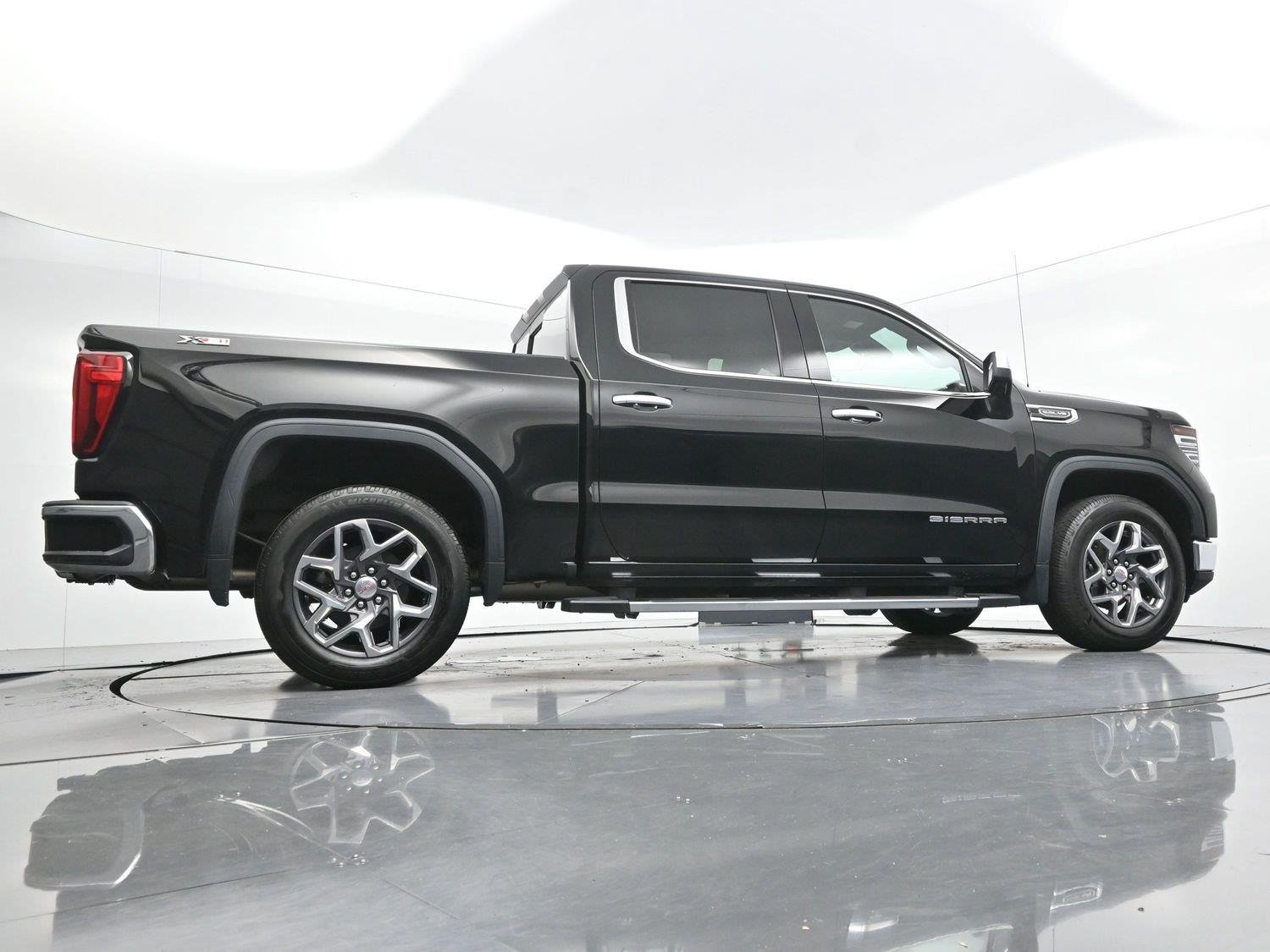 Used 2023 ONYX BLACK GMC SLT image 54
