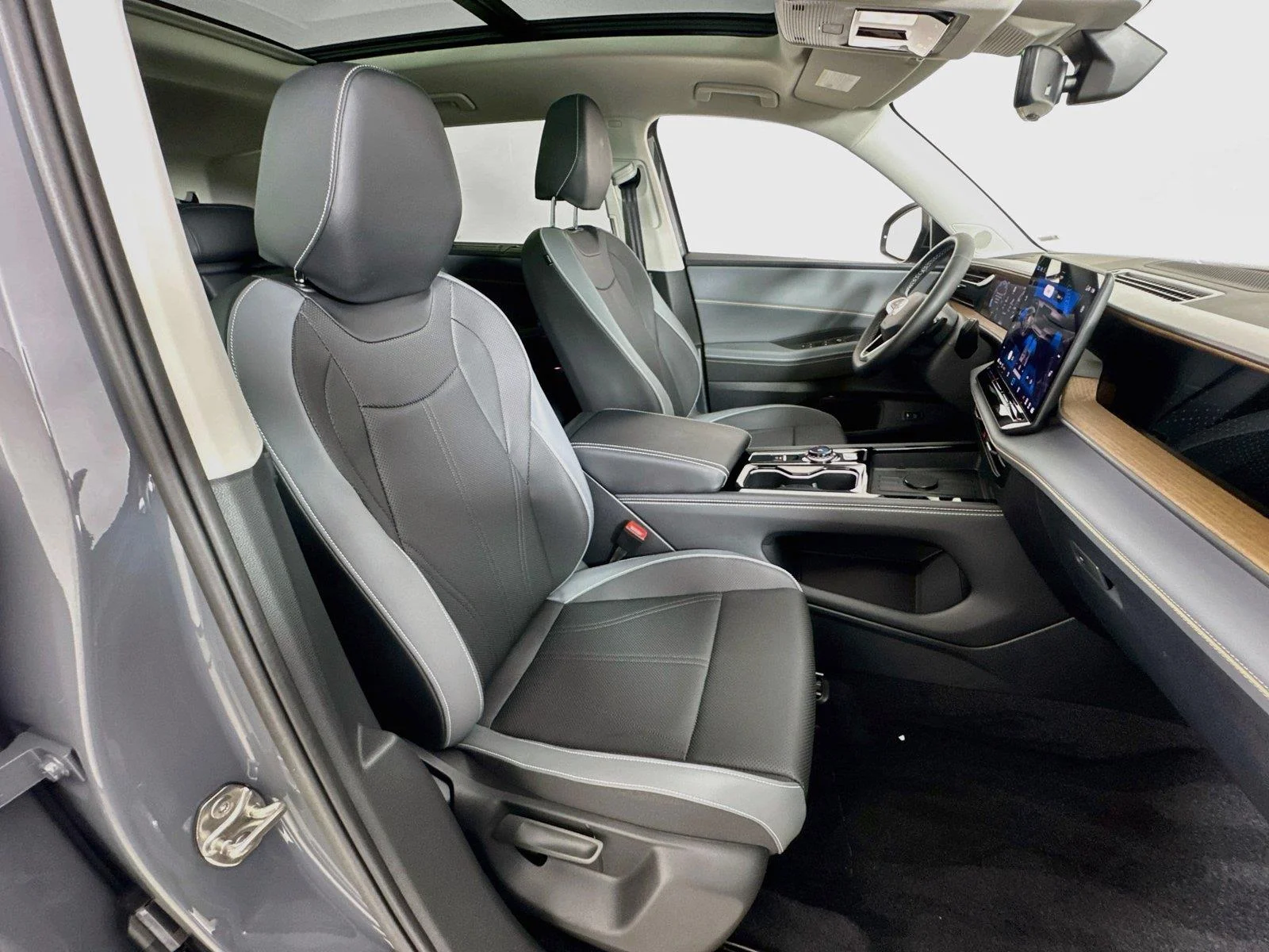 New 2027 Pure Gray Volkswagen SE w/Technology image 29