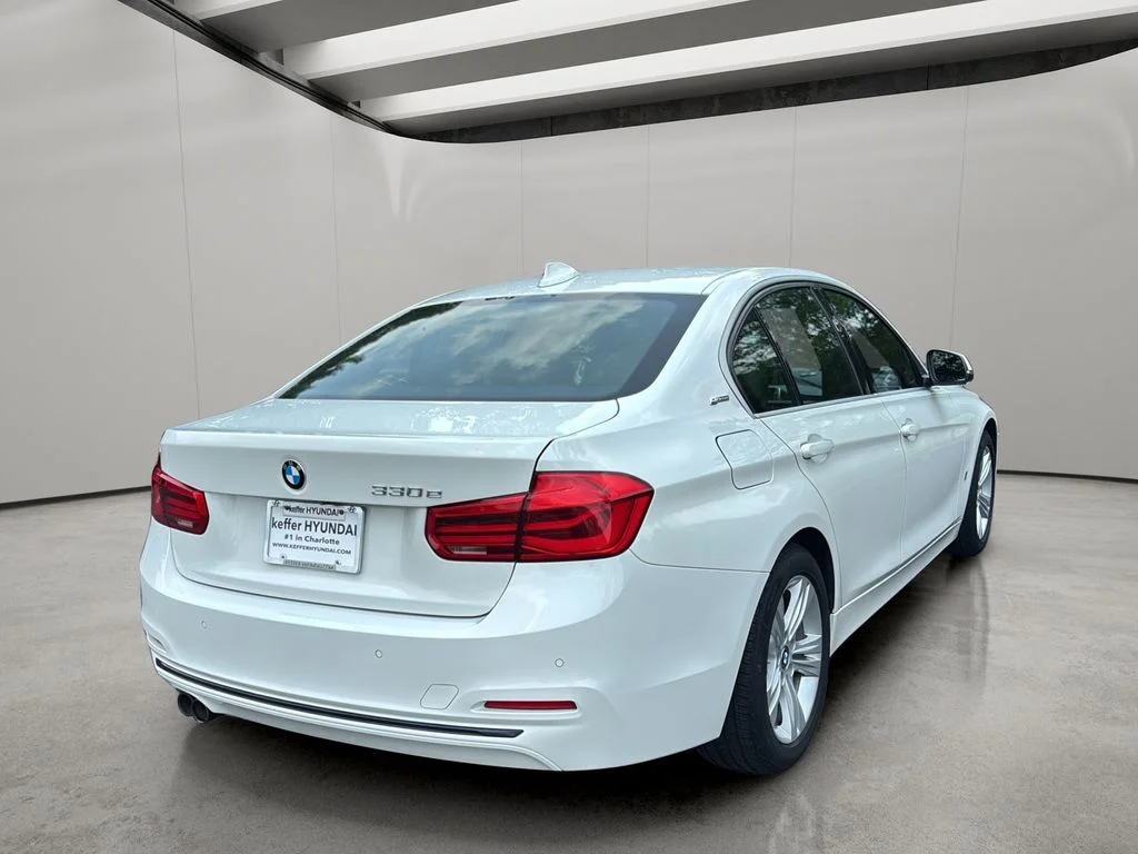 Used 2018 Alpine White BMW 330e iPerformance image 5
