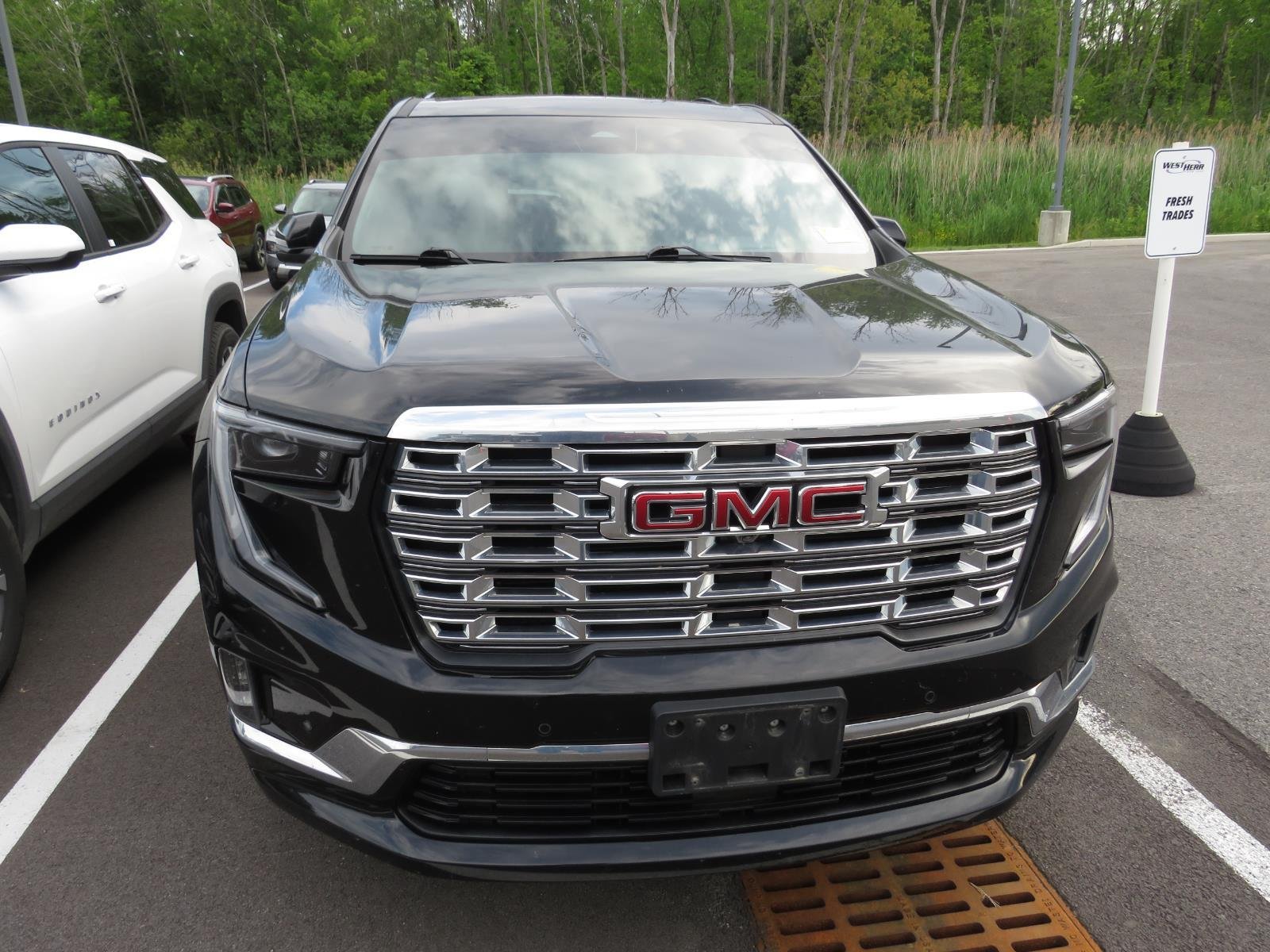 Used 2024 EBONY TWILIGHT METALLIC GMC  image 5