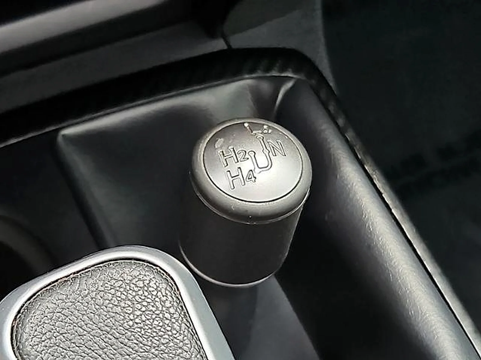 Used 2020 Hunter Green Toyota  image 29
