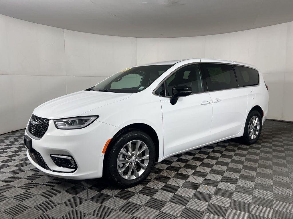 Used 2026 Bright White Clearcoat Chrysler Select image 5