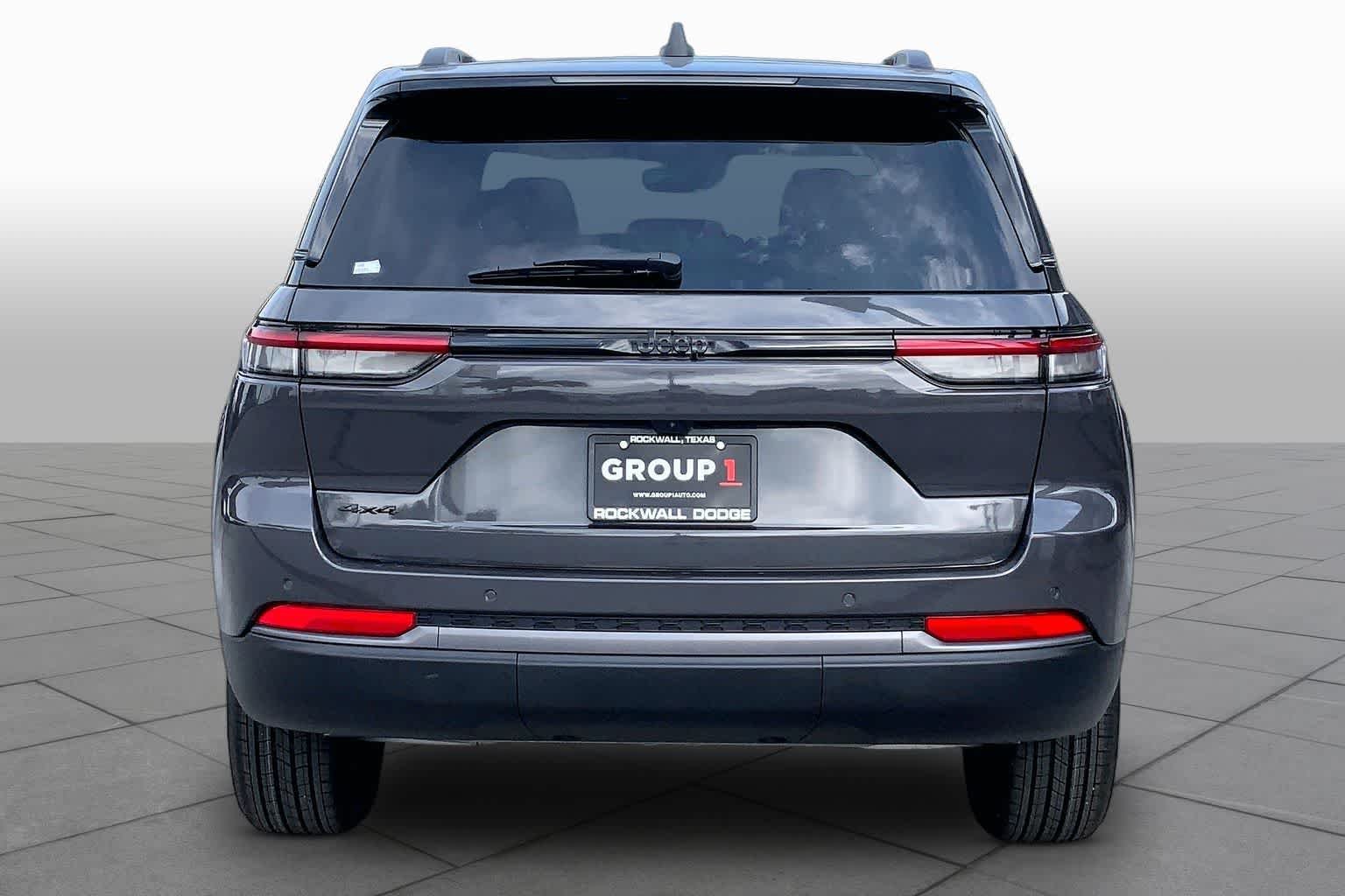 New 2026 Baltic Gray Metallic Clear-Coat Exterior Paint Jeep Laredo Altitude image 4