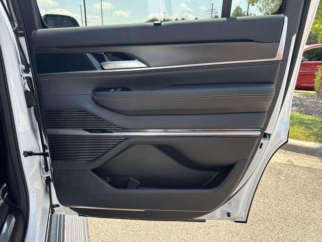 New 2026 White Jeep Summit Reserve image 16