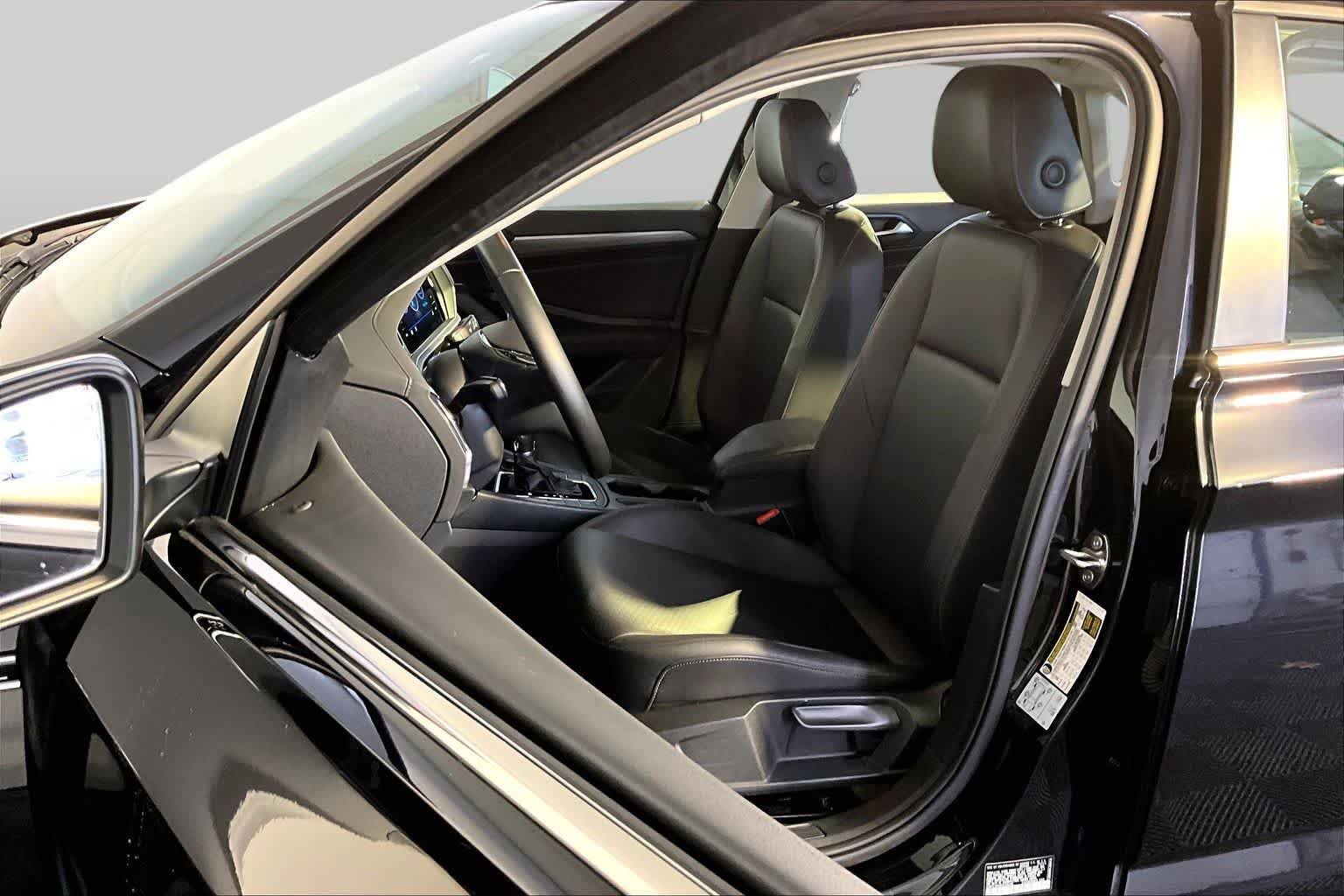 Used 2019 Deep Black Pearl Volkswagen SEL image 9