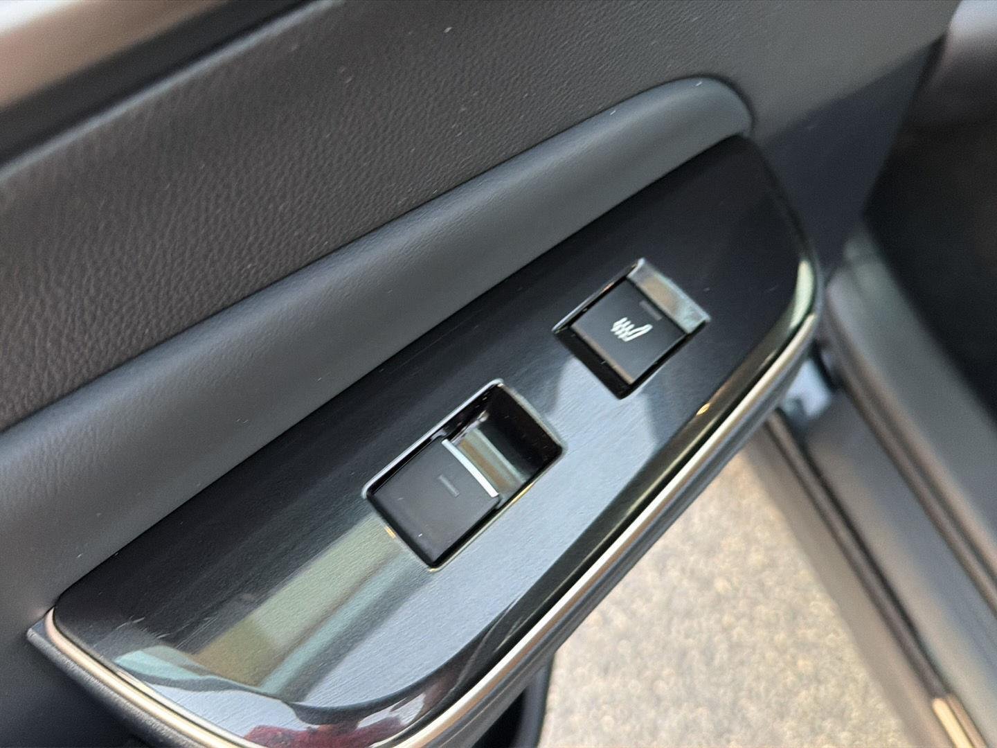 2025 Toyota Crown XLE - Photo 12