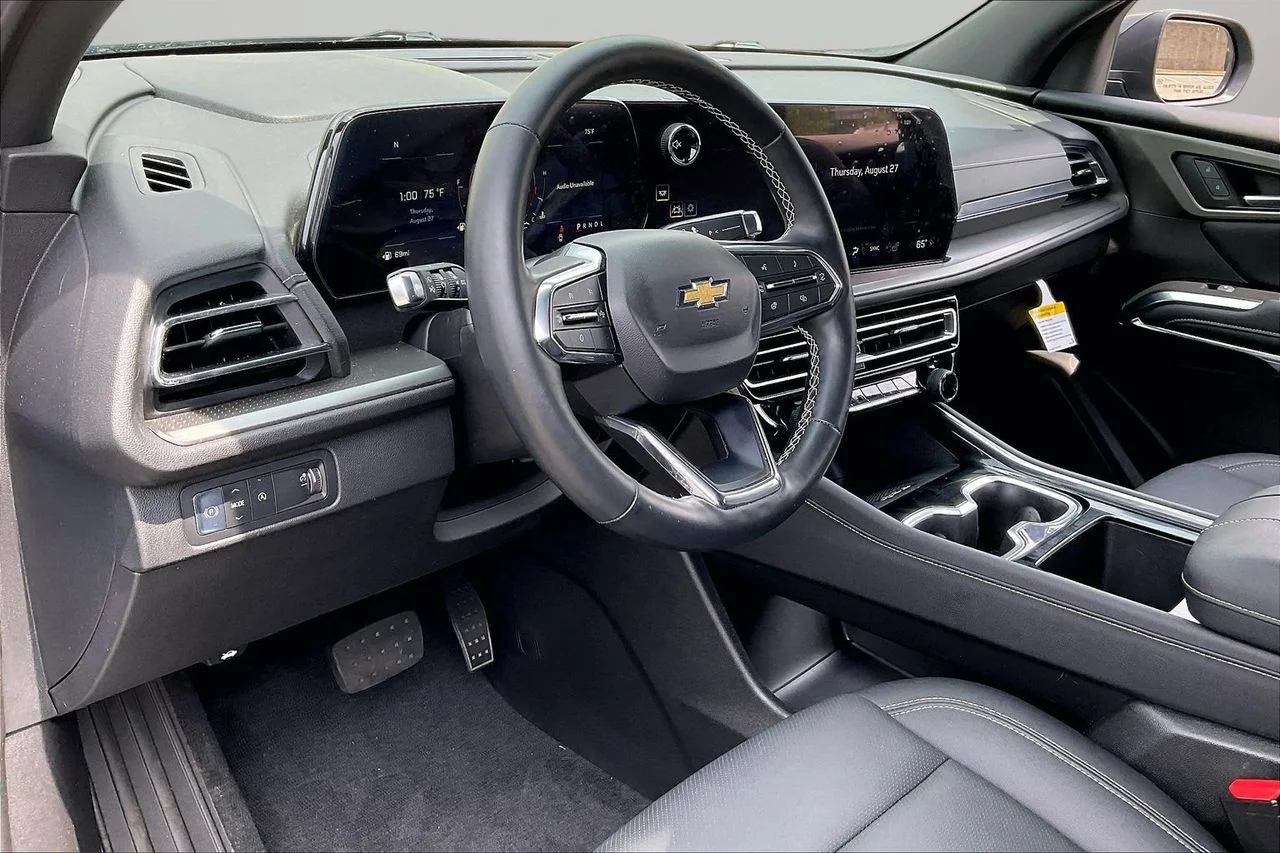Used 2025 Blue Chevrolet LT image 19