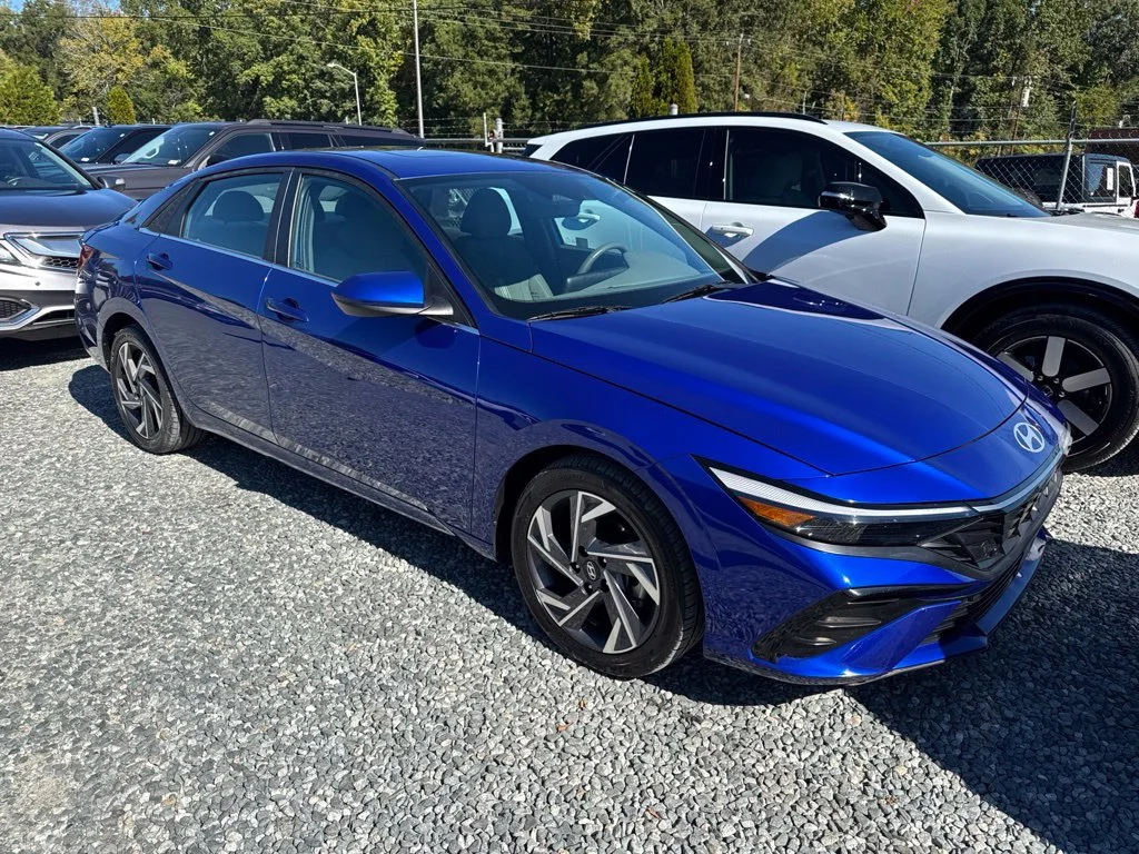 Used 2025 Blue Hyundai SEL Convenience image 2