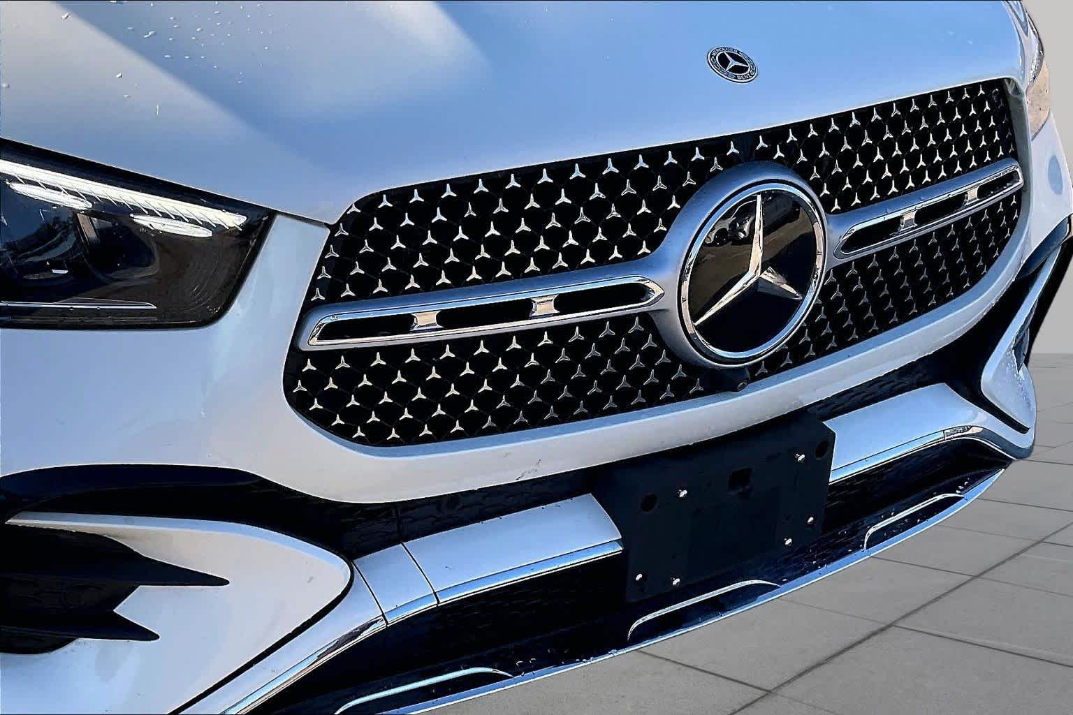 Certified Used 2024 MANUFAKTUR Diamond White Metallic Mercedes-Benz GLE 450e Plug-In Hybrid image 29