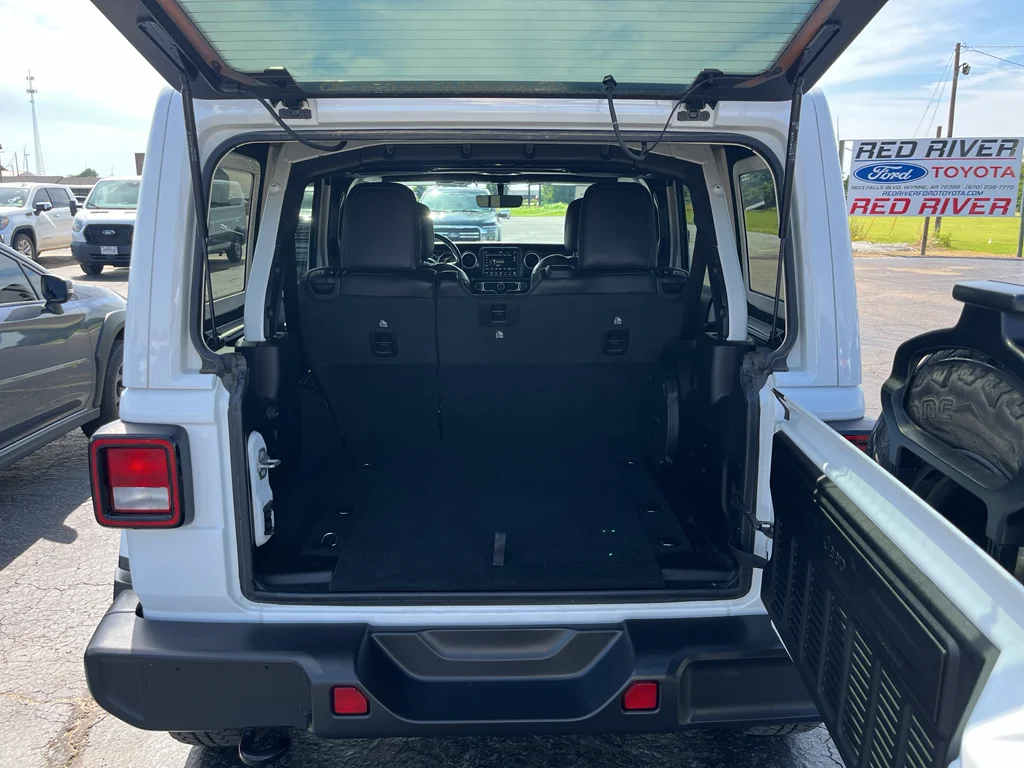 Used 2021 Bright White Clearcoat Jeep Unlimited Sahara Altitude image 12