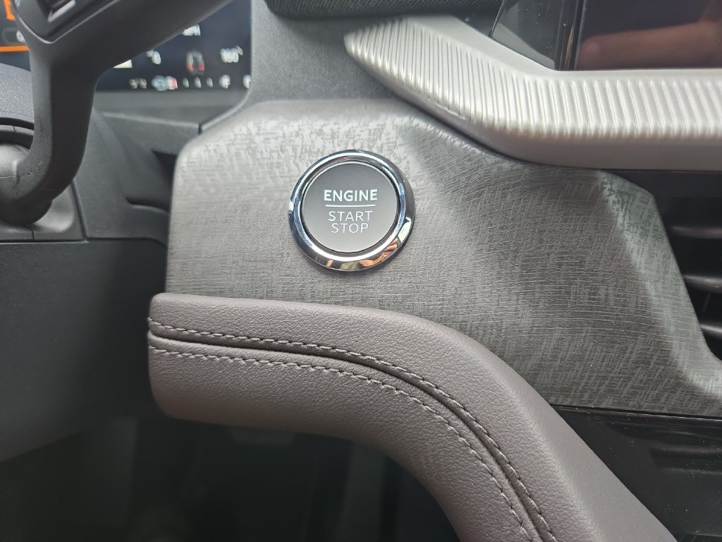 New 2027 Agate Black Metallic Ford Platinum™ image 22