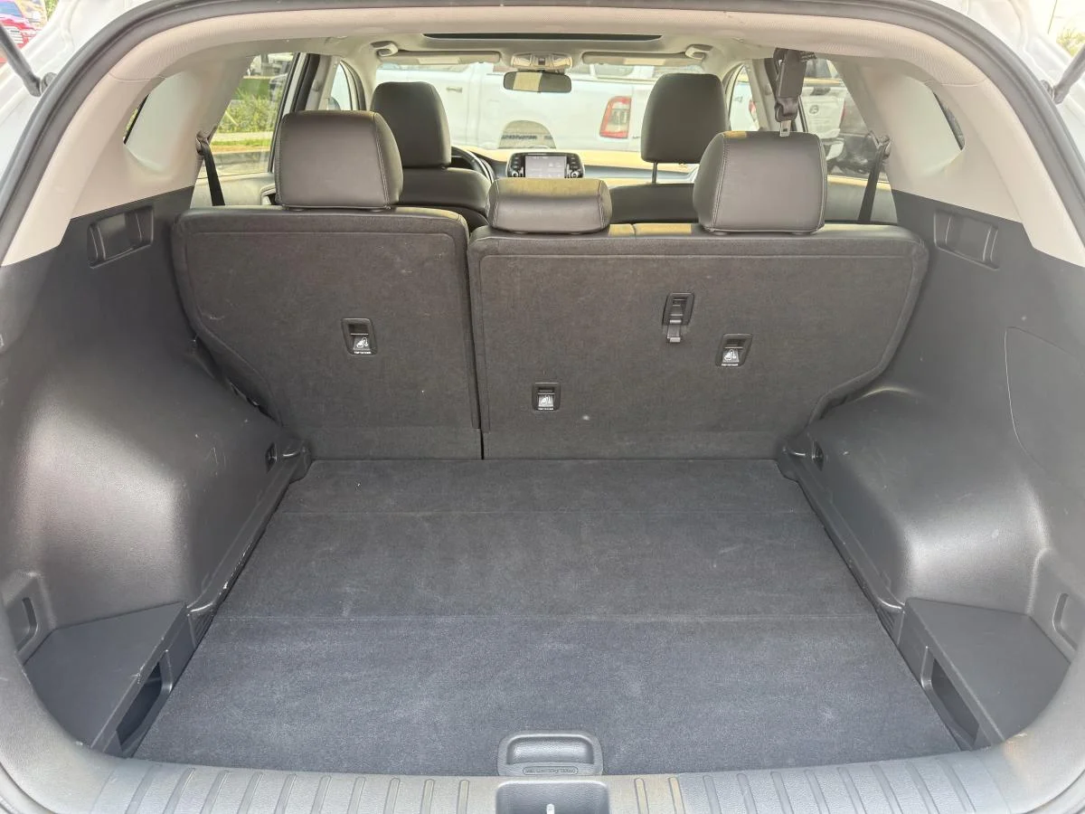 Used 2021 White Hyundai Urban Edition image 7