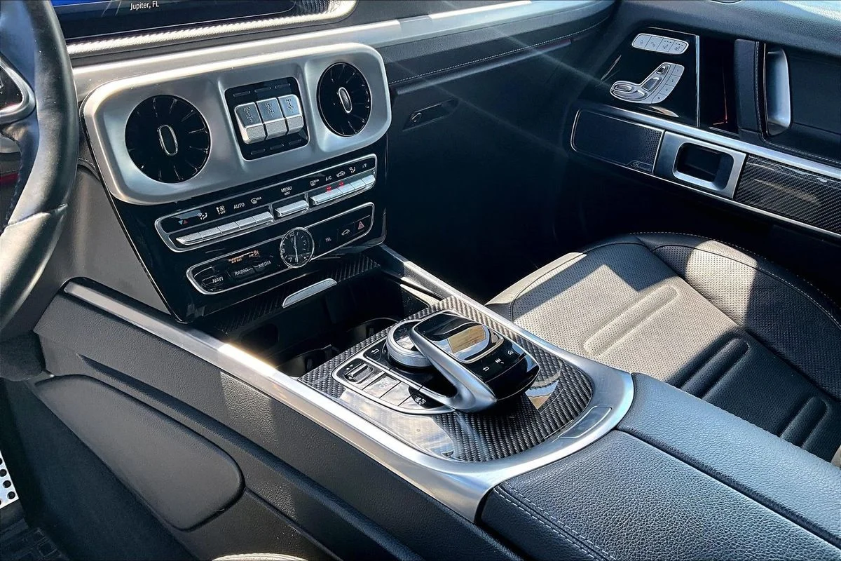 Used 2021  Mercedes-Benz SUV image 18