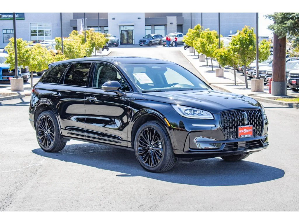 Used 2025 Infinite Black Metallic Clearcoat Lincoln Reserve image 2