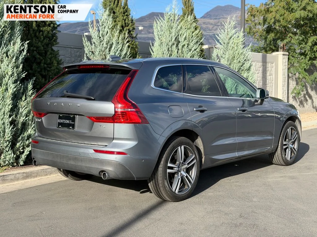 Used 2019 Gray Volvo T6 Momentum image 8