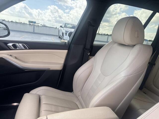 Used 2022 Mineral White Metallic BMW xDrive40i image 15