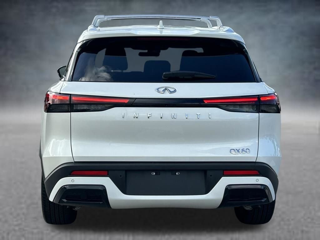 Used 2025 White INFINITI LUXE image 4