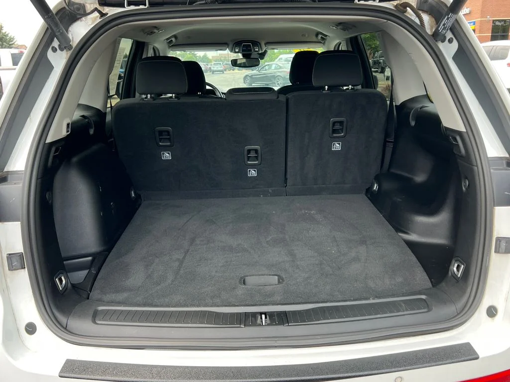 Used 2022 White Jeep Laredo image 36