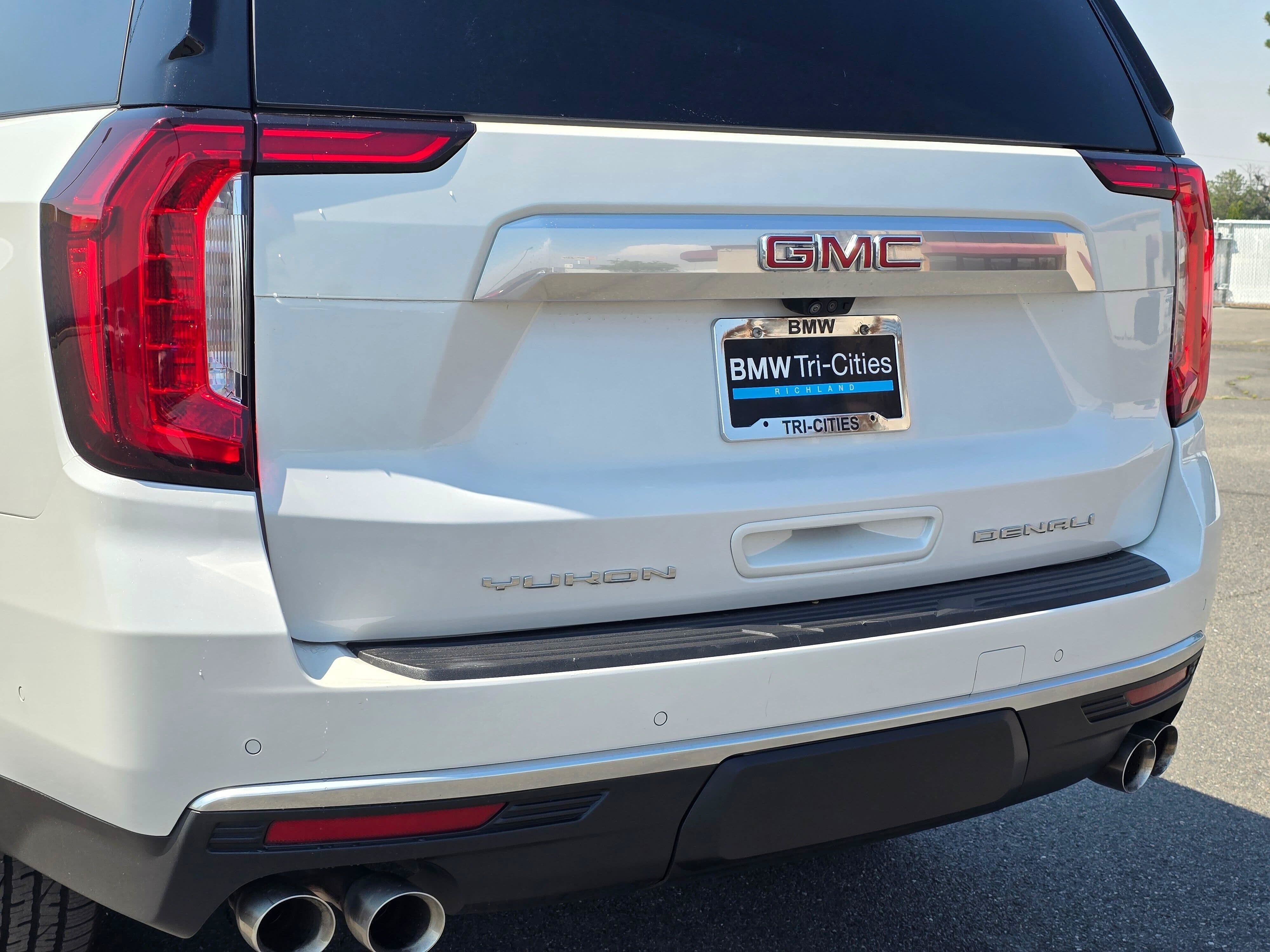 Used 2024 White Frost Tricoat GMC Denali image 7