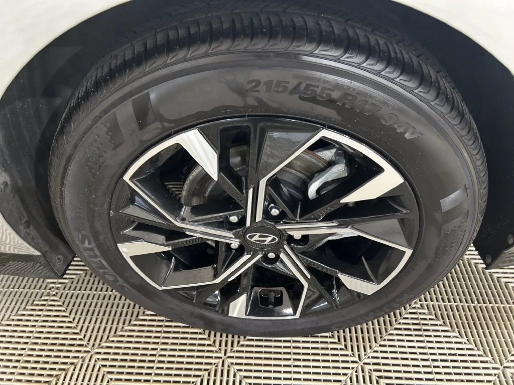 Used 2025 Silver Hyundai SEL image 10