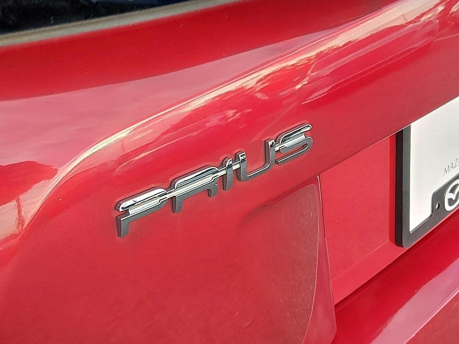 Used 2016 Hypersonic Red Toyota Two image 23