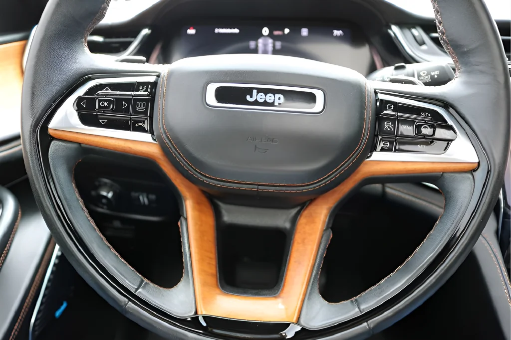 Used 2023  Jeep Summit Reserve image 20