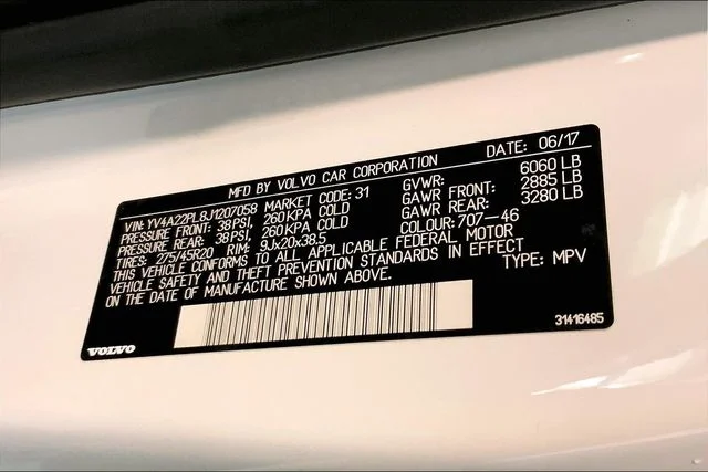 Used 2018 White Volvo T6 Inscription image 12