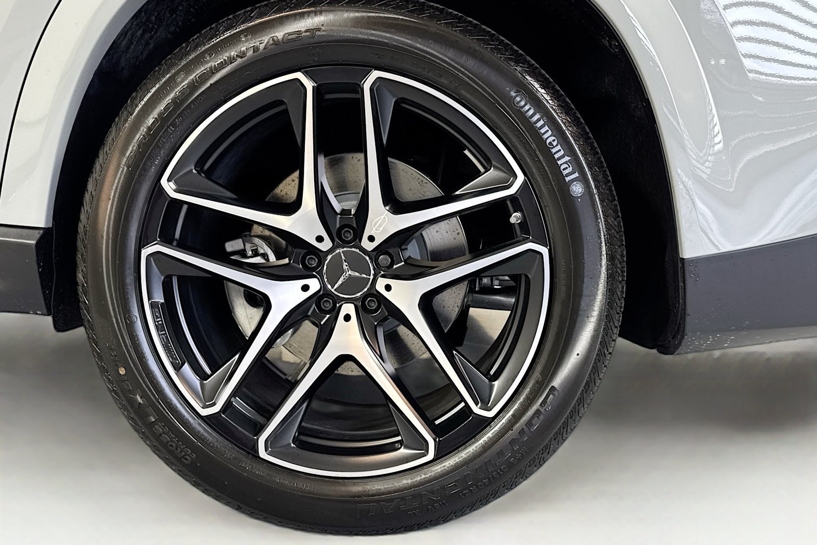 New 2026 MANUFAKTUR Alpine Grey Mercedes-Benz AMG® GLE 53 image 29