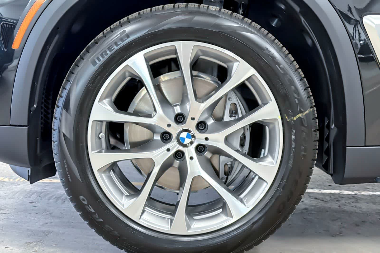 New 2026 Black Sapphire Metallic BMW xDrive40i image 25