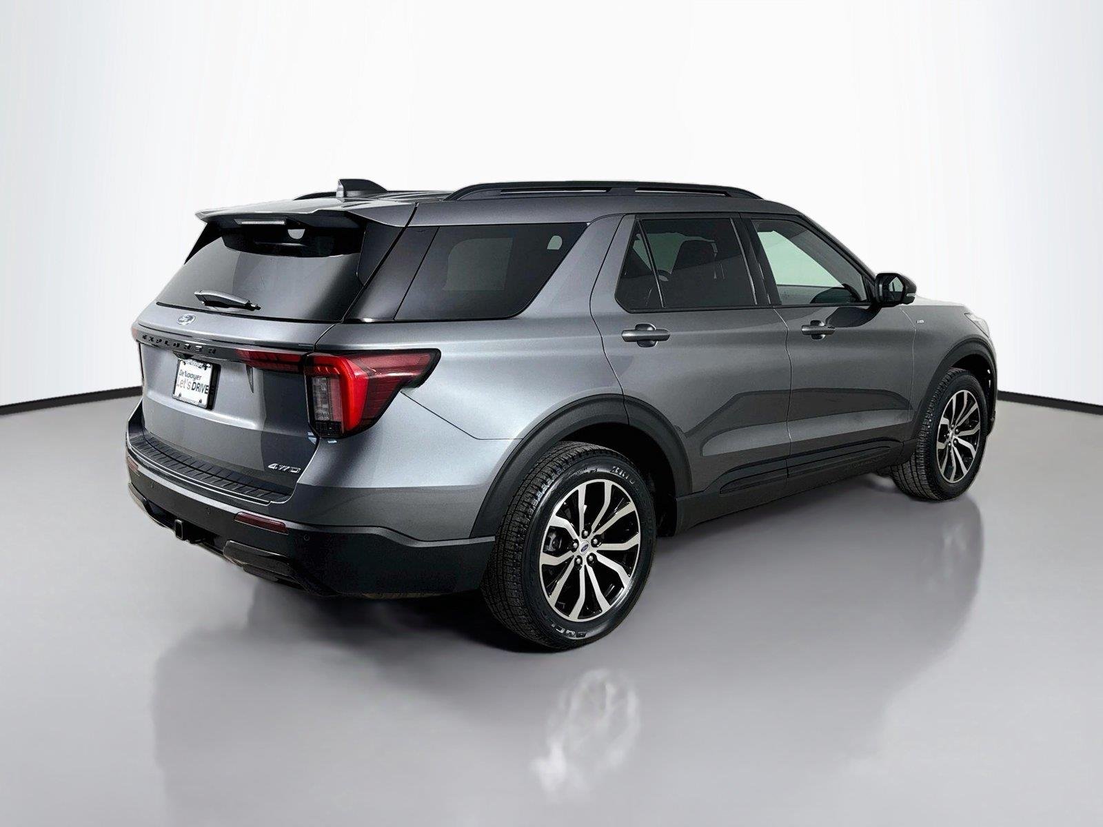 Used 2025 Gray Ford ST-Line image 12