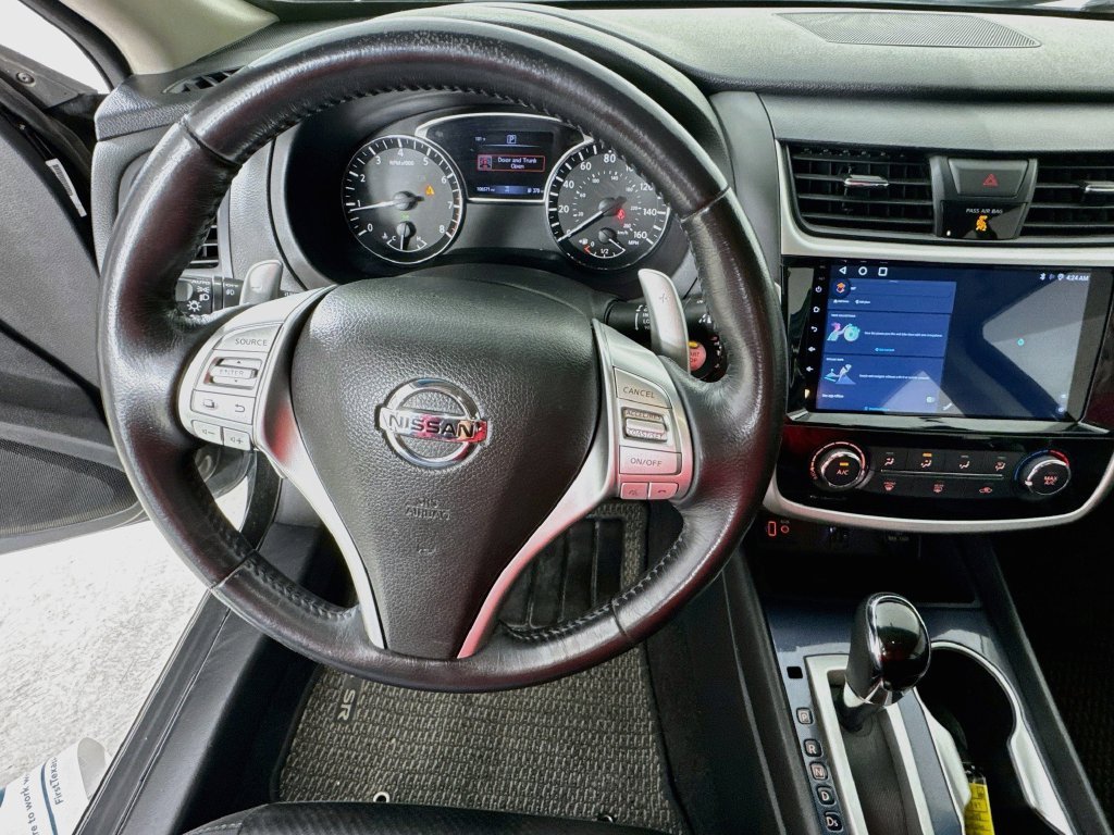 Used 2018 Super Black Clearcoat Nissan 2.5 SR image 12