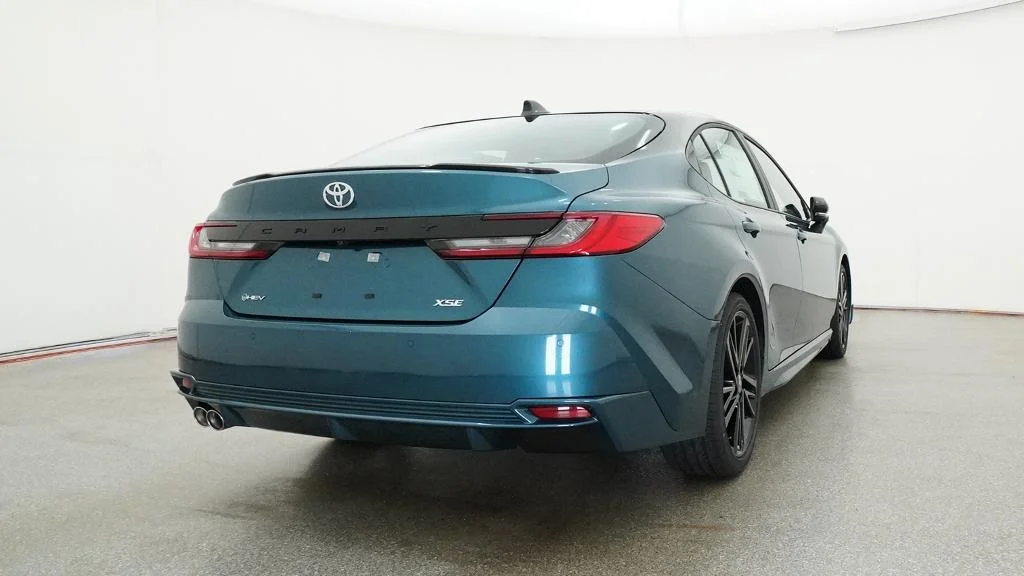 New 2026 Ocean Gem with Midnight Black Metallic roof Toyota XSE image 21