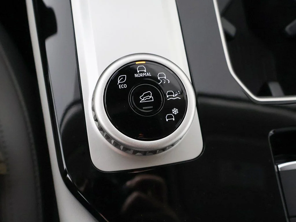 2025 Mitsubishi Outlander SE - Photo 54