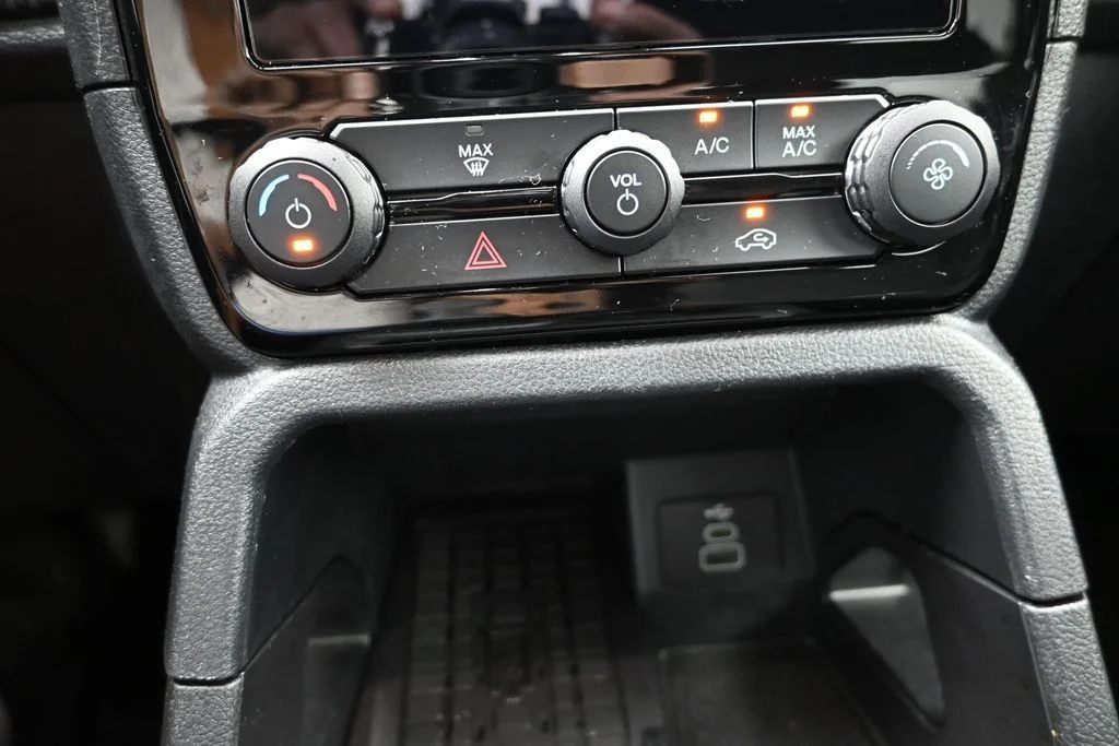 Used 2024 Gray Metallic Ford XLT image 25