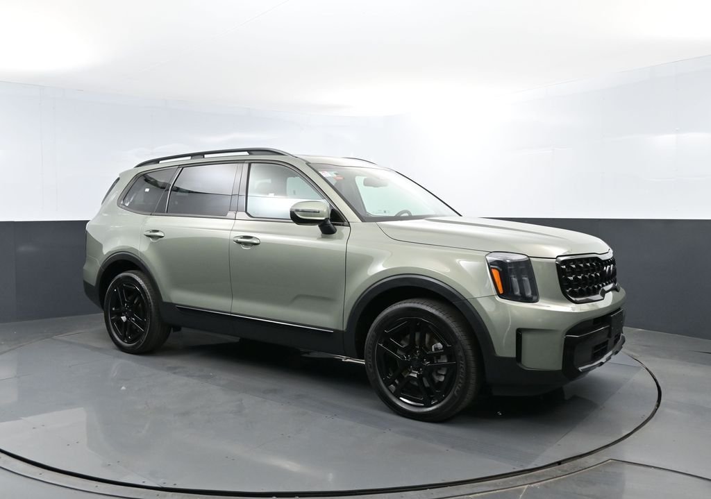 Certified Used 2025 Green Kia EX X-Line image 3