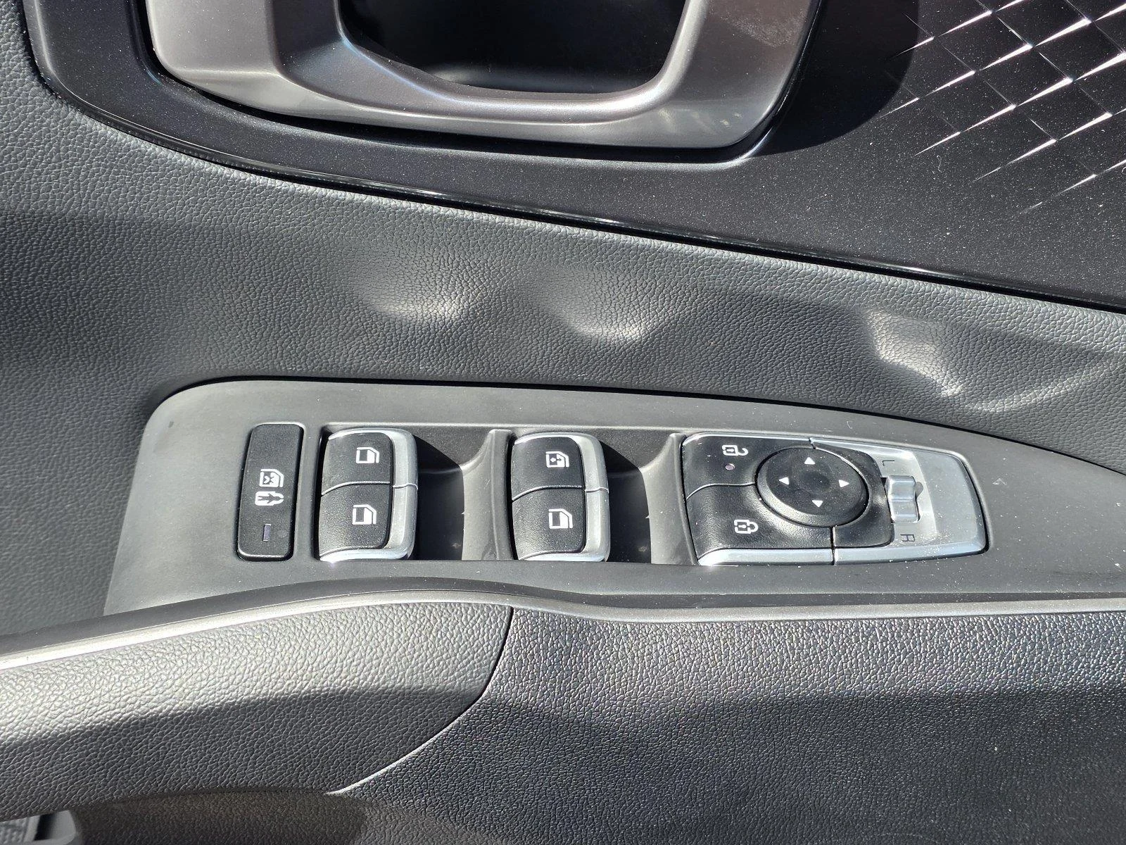 Used 2025 Wolf Gray Kia EX image 27