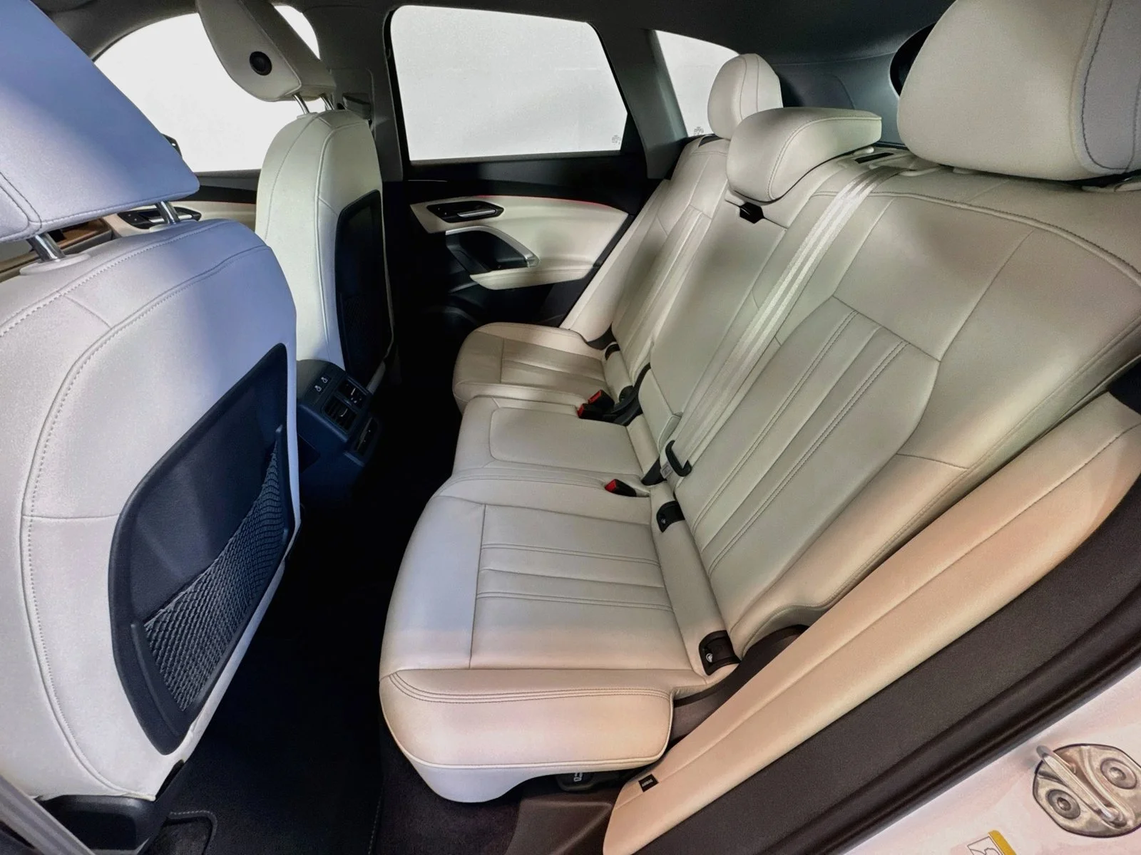 Used 2025 Arkona White Audi Premium image 21