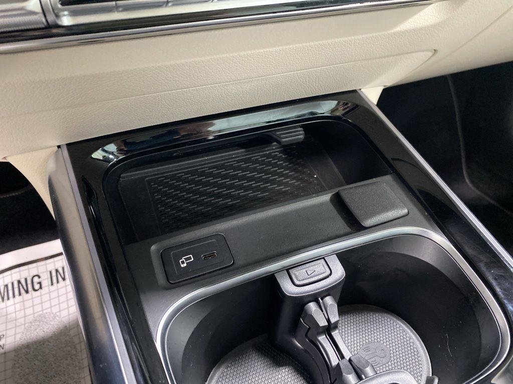 Used 2022 Polar White Mercedes-Benz GLA 250 image 31