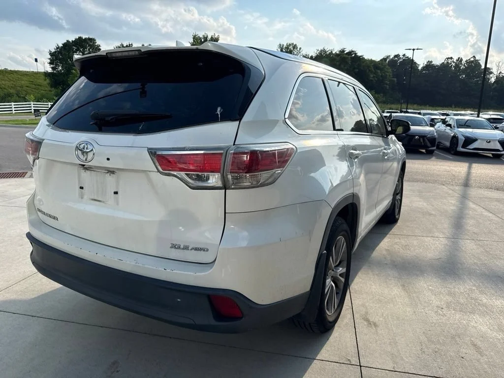 Used 2015 Blizzard Pearl Toyota XLE image 5