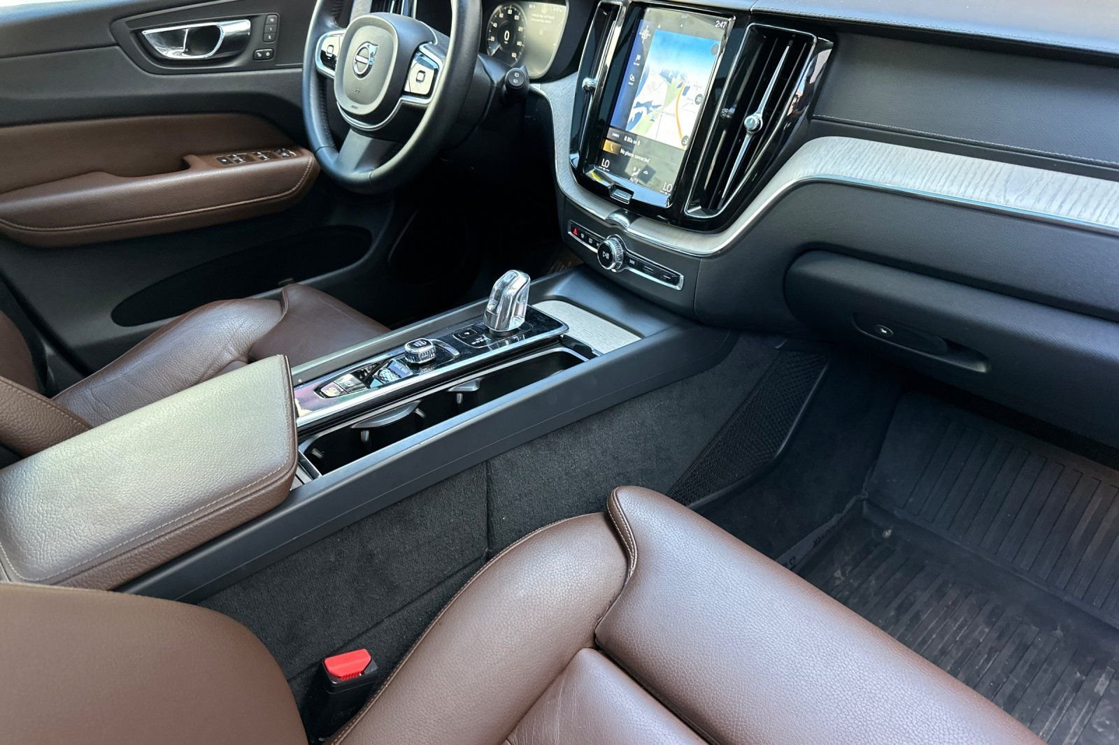 Used 2018 White Volvo T8 Inscription image 17