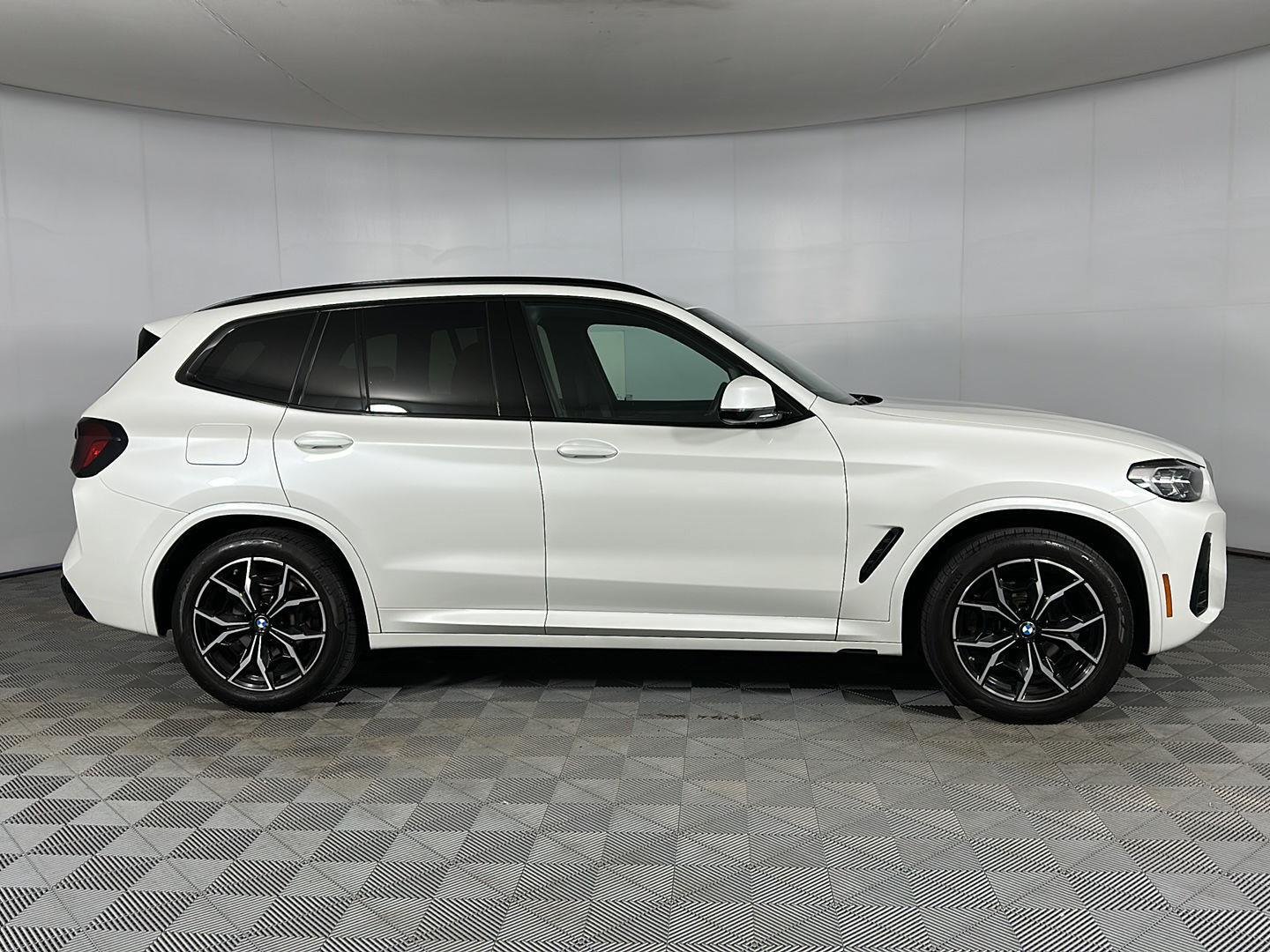 Used 2024 Mineral White Metallic BMW xDrive30i image 28