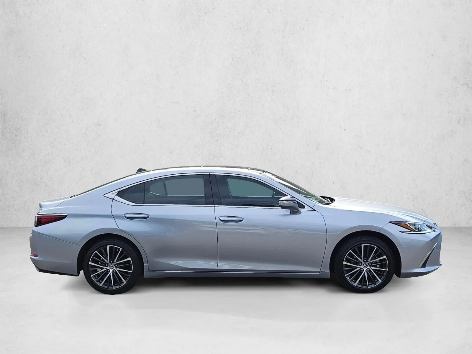 Certified Used 2025 Iridium Lexus  image 4