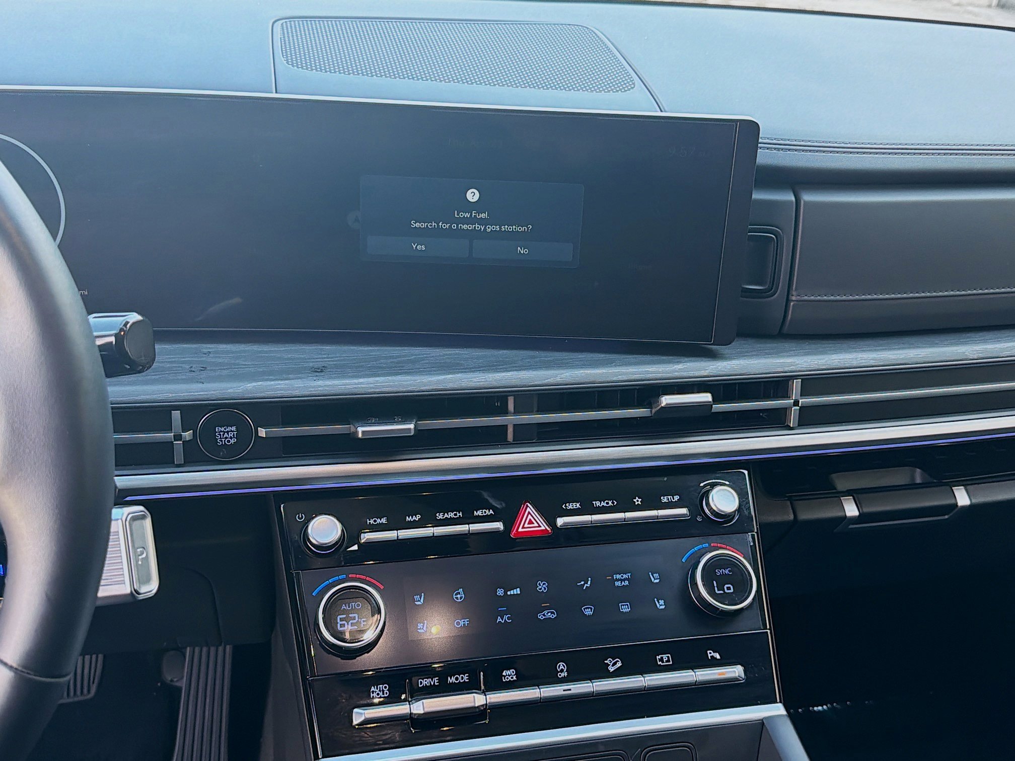 2025 Hyundai Santa Fe Limited - Photo 10