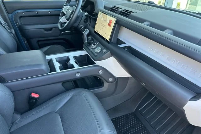 Certified Used 2025 Blue Land Rover X-Dynamic SE image 14