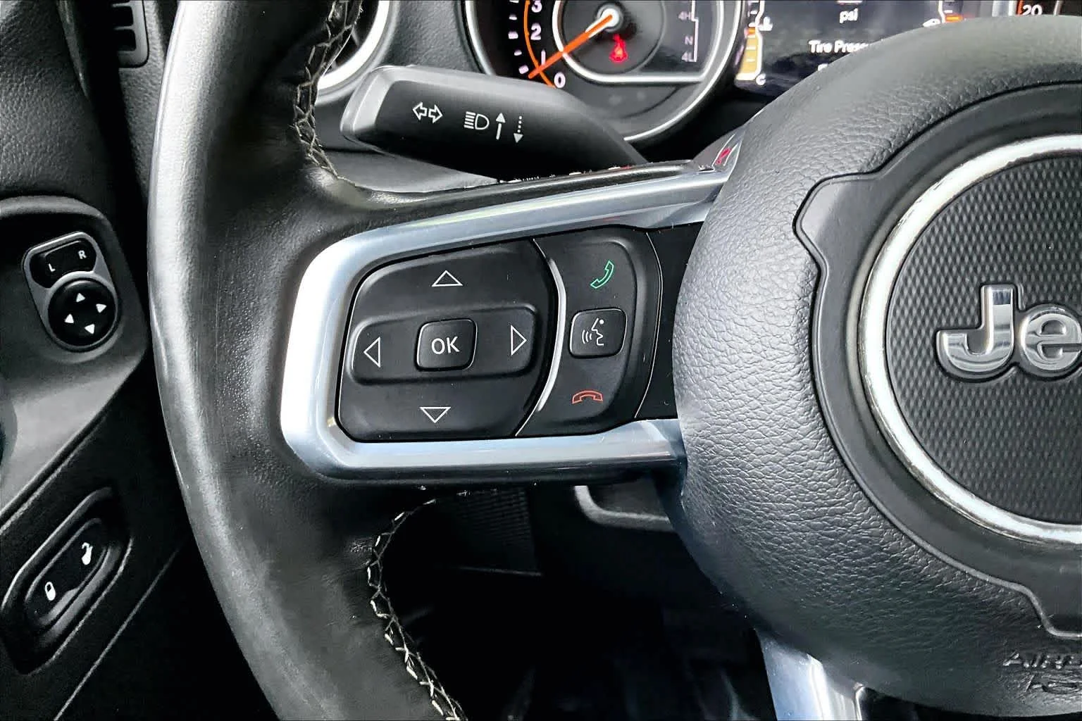 Used 2020 Granite Crystal Metallic Clearcoat Jeep Overland image 22