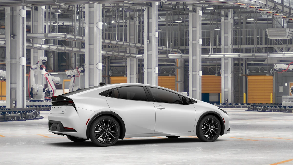 New 2027 Wind Chill Pearl Toyota XLE AWD image 11