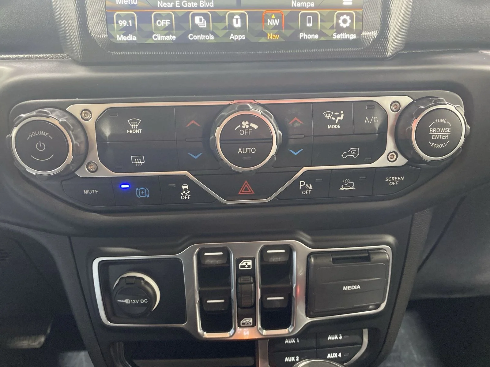 Used 2023 Gray Jeep Sahara 4xe image 19