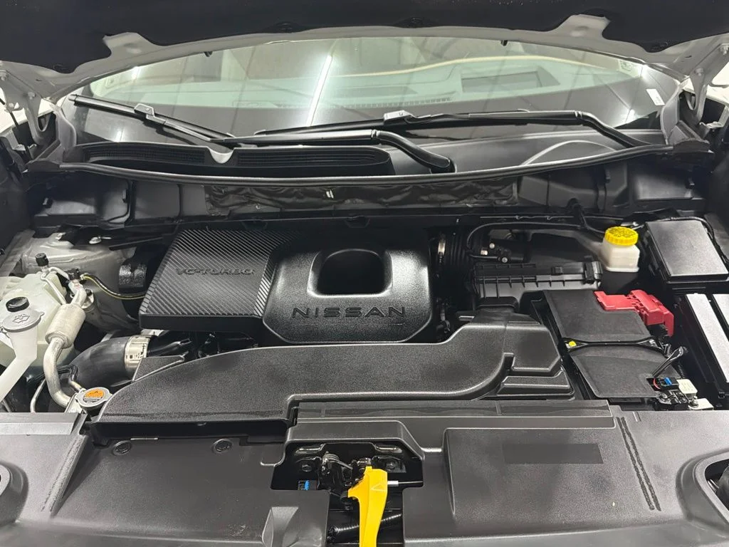 Used 2025 Gold Nissan Platinum image 37